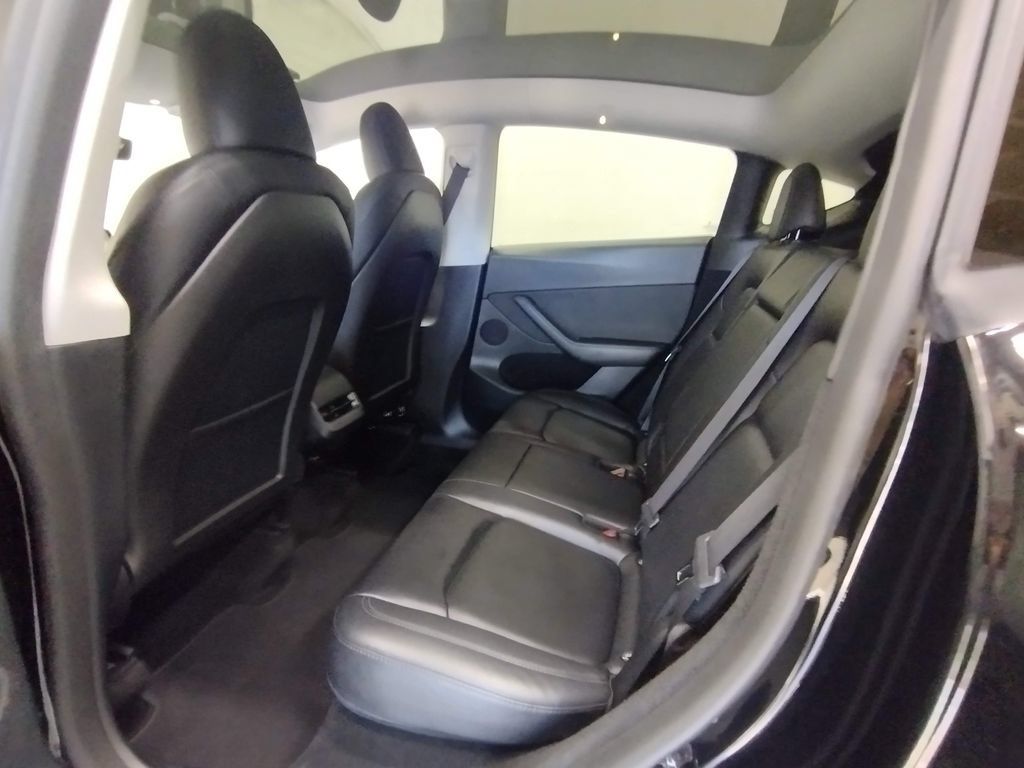 Used 2024 Tesla Model Y Long Range AWD/4WD image 24