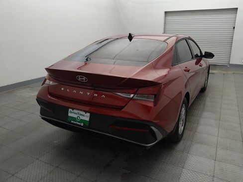 Used 2025 Hyundai Elantra SE FWD image 7