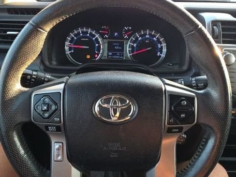 Used 2018 Toyota 4Runner SR5 AWD/4WD image 20