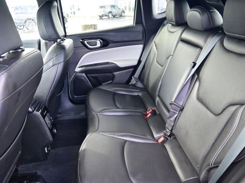 Used 2025 Jeep Compass Limited image 15