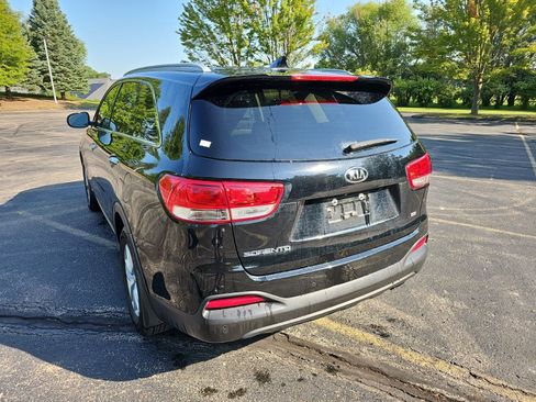 Used 2017 Kia Sorento AWD w/ LX Convenience Package image 3