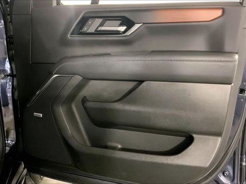 Used 2025 GMC Yukon Denali AWD/4WD image 25