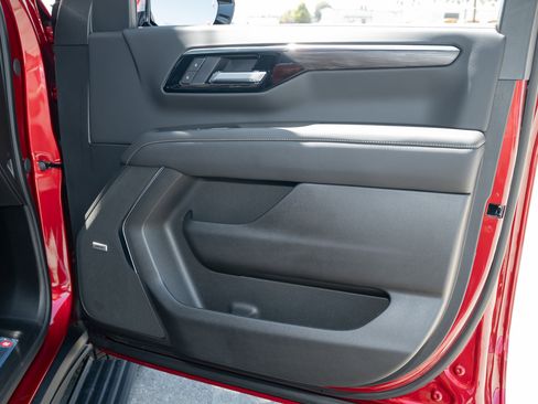 New 2025 Chevrolet Suburban Premier image 48