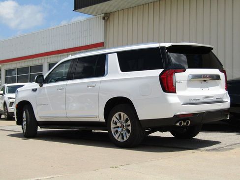 Used 2023 GMC Yukon XL Denali image 10