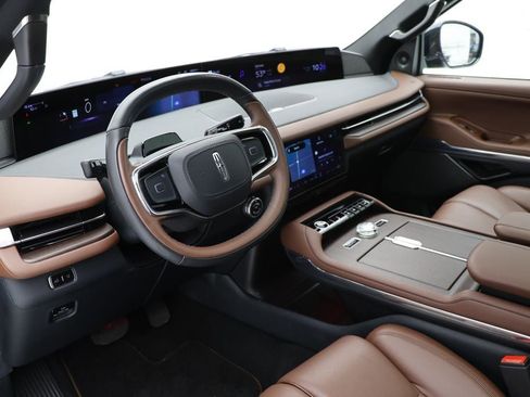 Used 2025 Lincoln Navigator Reserve AWD/4WD image 16