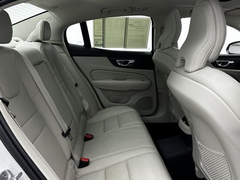Used 2023 Volvo S60 T8 Plus image 33
