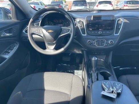 Used 2020 Chevrolet Malibu LT FWD image 4