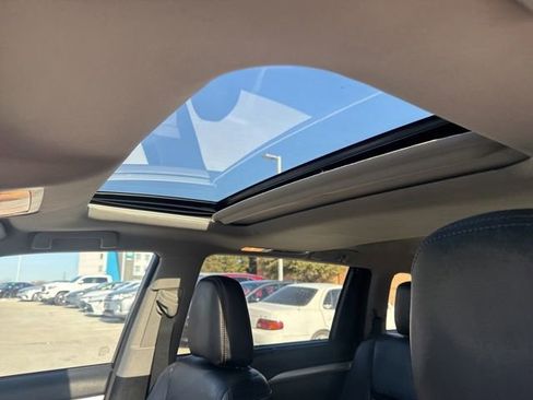 Used 2016 Toyota Highlander XLE image 10