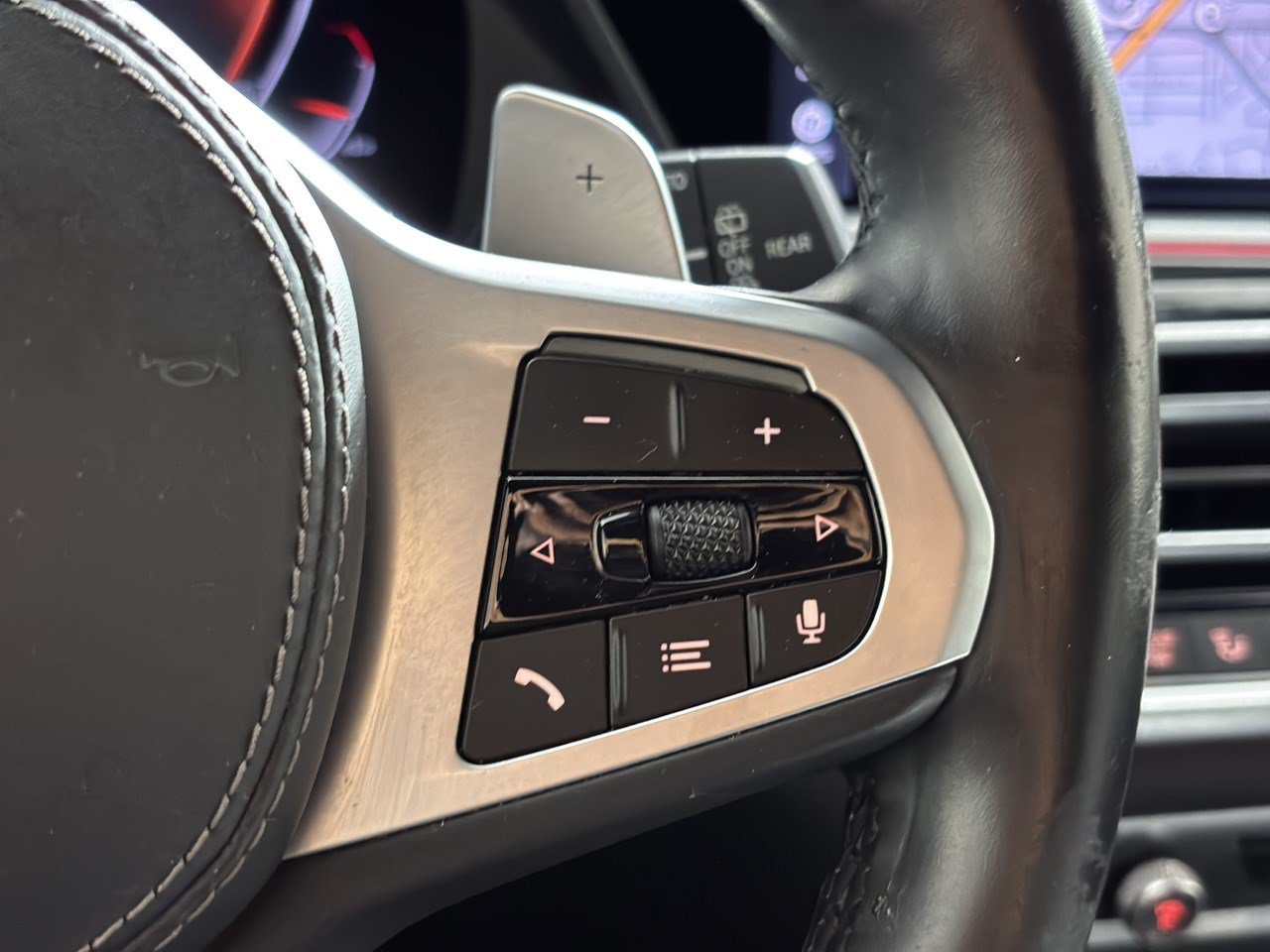 Used 2021 BMW X7 xDrive40i w/ M Sport Package AWD/4WD image 19