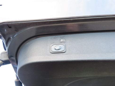 Used 2019 Ford Escape SEL image 21