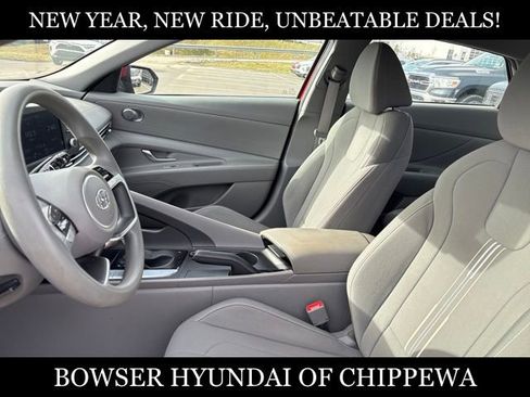 Used 2023 Hyundai Elantra SEL image 9