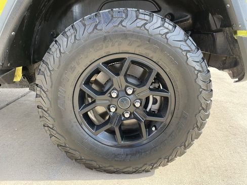 Used 2024 Jeep Wrangler Unlimited image 19