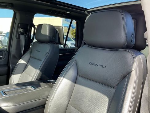 Used 2021 GMC Yukon Denali w/ Denali Premium Package image 31