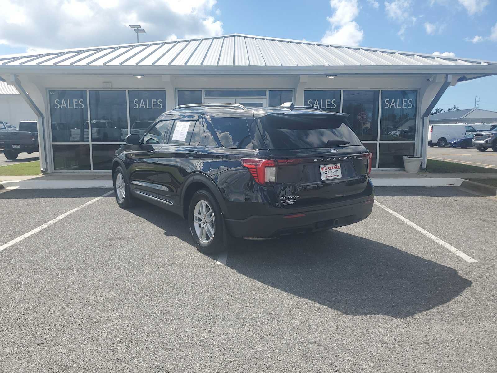 Used 2025 Ford Explorer Active RWD image 3