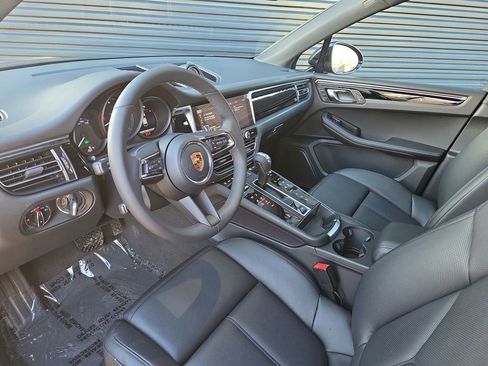 Certified 2026 Porsche Macan image 4