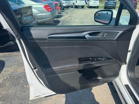 Used 2014 Ford Fusion SE w/ Equipment Group 201A FWD image 11