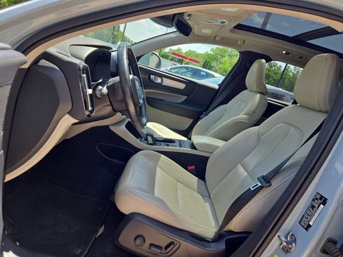 Used 2019 Volvo XC40 T5 Momentum AWD/4WD image 13