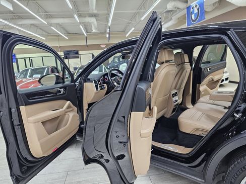Used 2020 Porsche Cayenne image 17