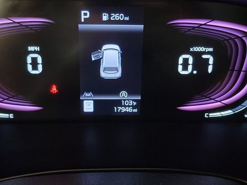 Used 2025 Kia Soul LX w/ LX Technology Package FWD image 2