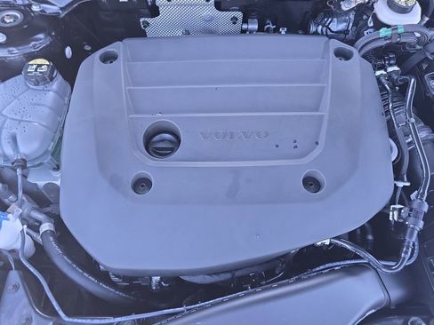 Used 2025 Volvo XC40 B5 Plus AWD/4WD image 33