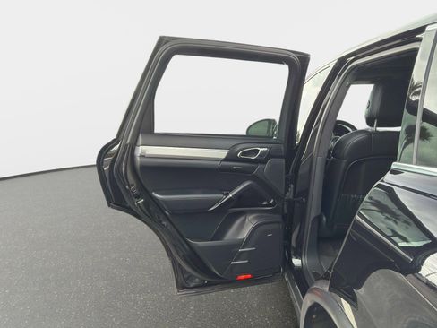 Used 2015 Porsche Cayenne Turbo AWD/4WD image 29