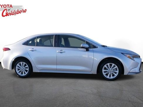 Used 2025 Toyota Corolla XLE image 6