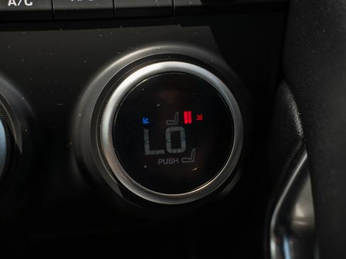 Used 2020 Jaguar E-PACE SE image 32