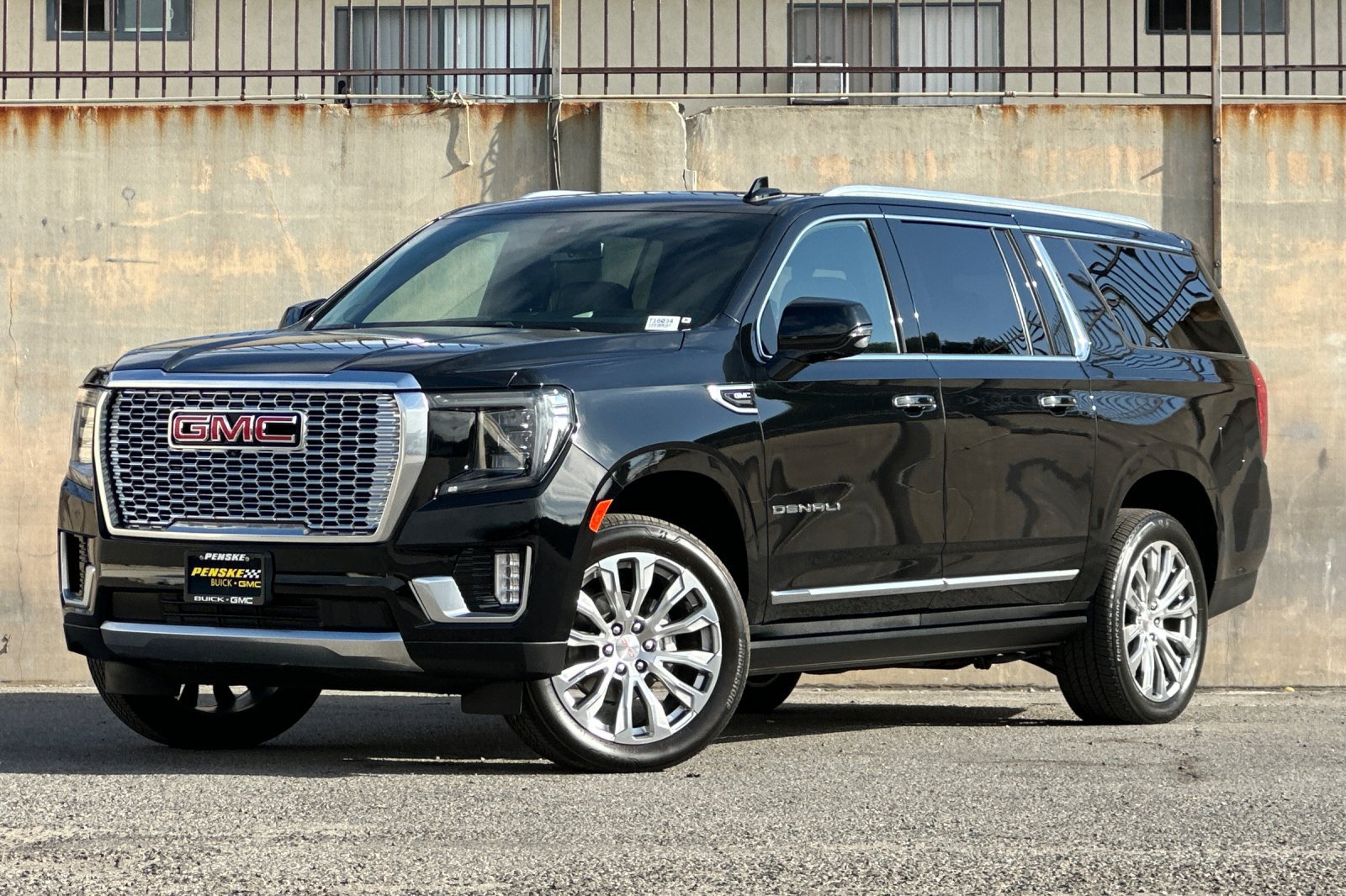 Certified 2023 GMC Yukon XL Denali w/ Max Trailering Package RWD image 8