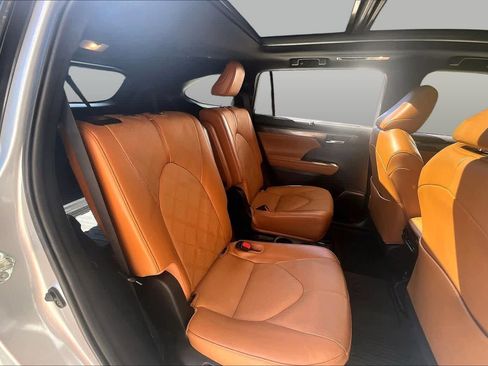 Used 2023 Toyota Highlander Platinum FWD image 21