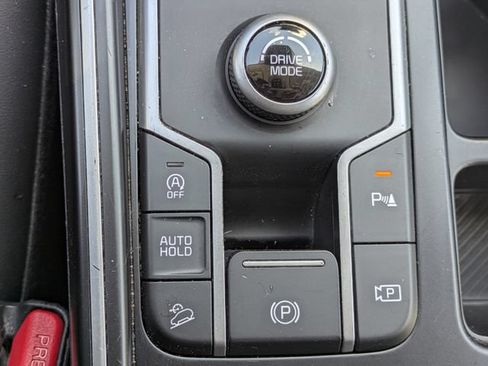 Used 2024 Kia Sorento S FWD image 25