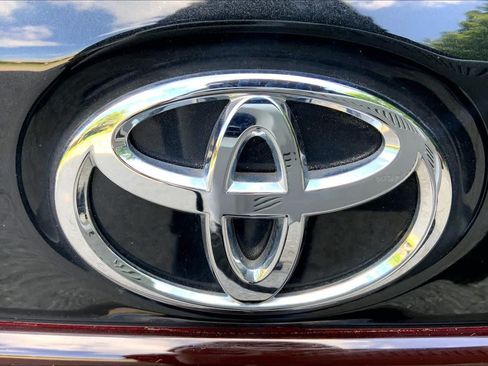 Used 2021 Toyota Corolla LE FWD image 33