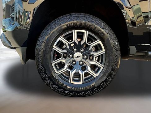 Used 2024 Chevrolet Colorado Z71 w/ Z71 Convenience Package 2 AWD/4WD image 31