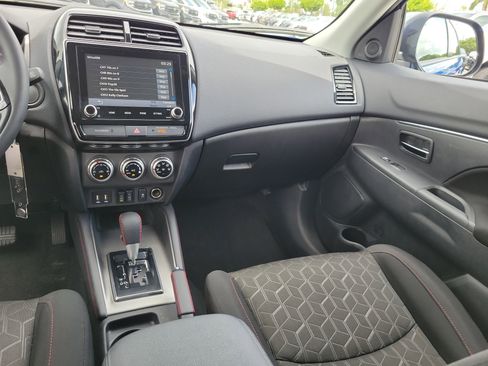 Used 2025 Mitsubishi Outlander Sport LE AWD/4WD image 16