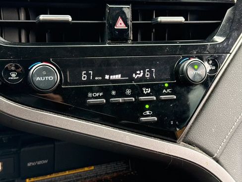 Used 2021 Toyota Camry XSE AWD/4WD image 28