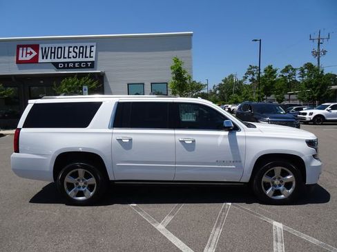 Used 2017 Chevrolet Suburban Premier AWD/4WD image 3