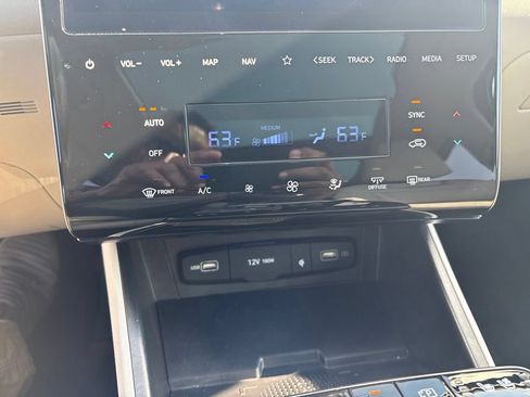 Used 2023 Hyundai Tucson Limited w/ Cargo Package AWD/4WD image 17