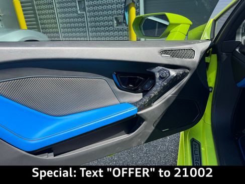 Used 2020 Lamborghini Huracan EVO image 14