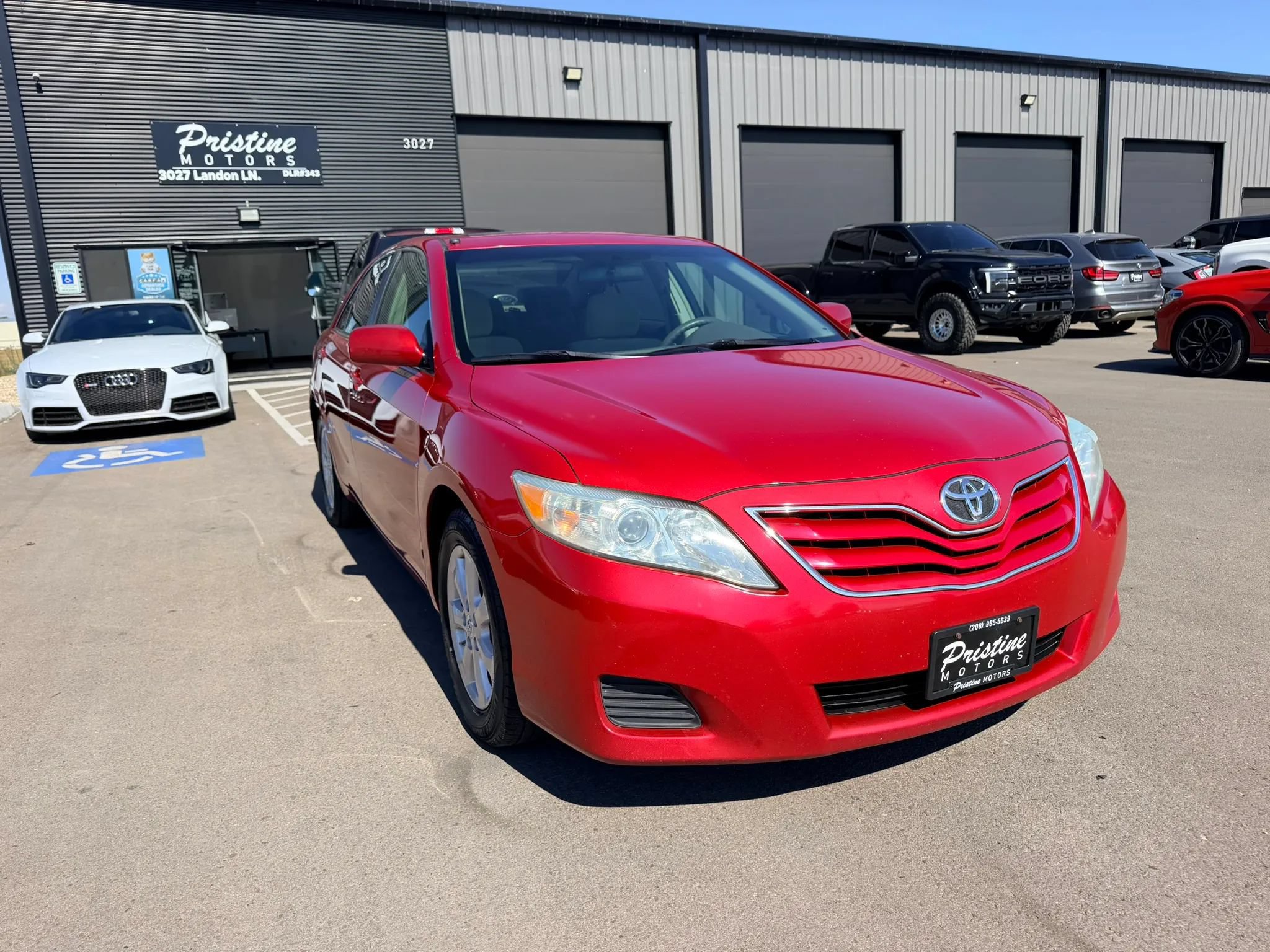 Used 2010 Toyota Camry LE FWD image 3