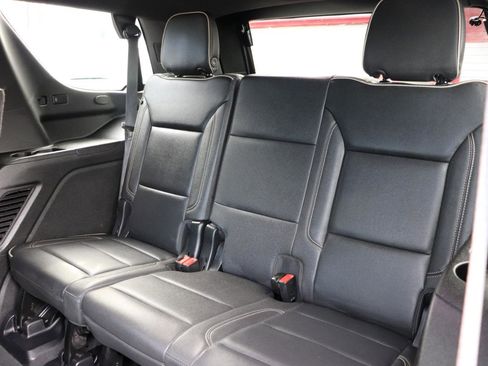 Used 2024 GMC Yukon SLT image 13