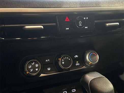 Certified 2025 Nissan Kicks SV image 18