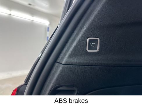 Used 2026 Chrysler Pacifica Pinnacle image 28