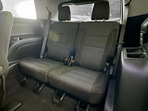 Used 2023 GMC Acadia SLE image 29