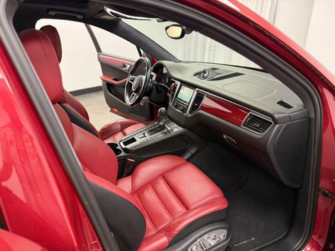 Used 2015 Porsche Macan Turbo w/ Premium Package Plus AWD/4WD image 44