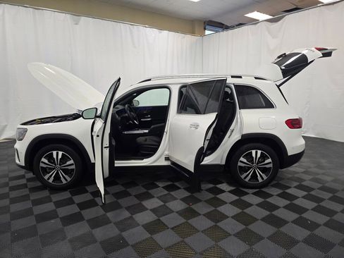 Used 2025 Mercedes-Benz GLB 250 4MATIC image 12