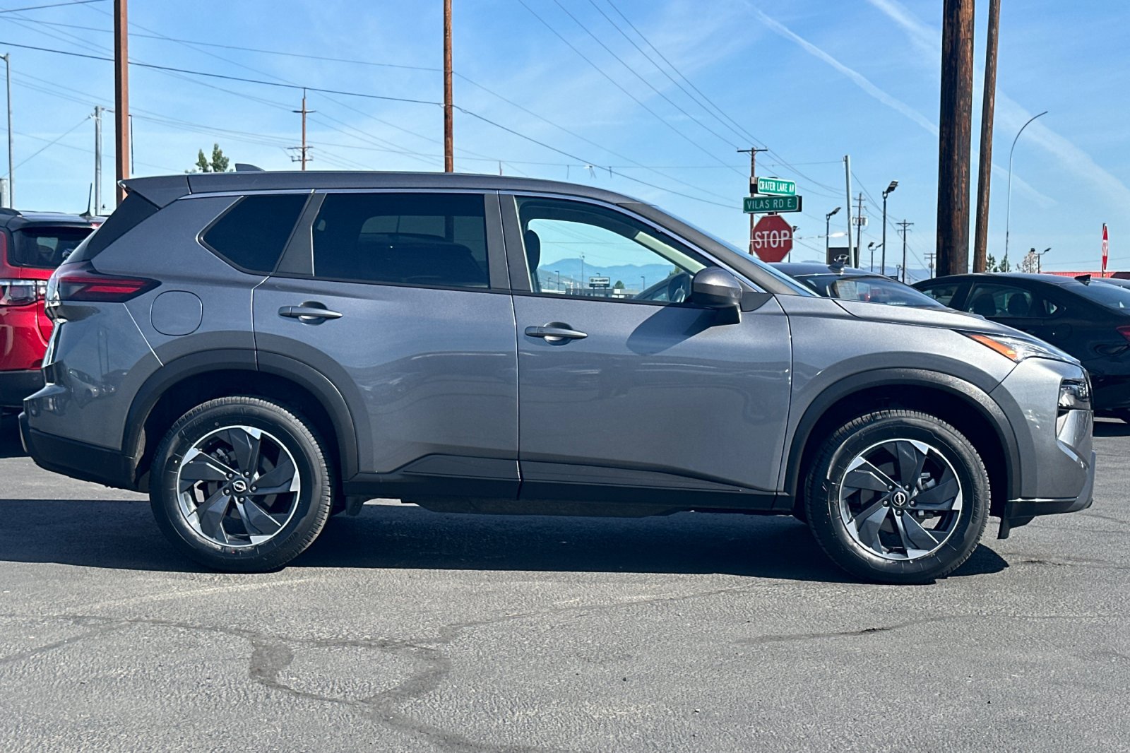 Used 2025 Nissan Rogue SV AWD/4WD image 3