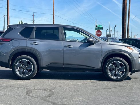 Used 2025 Nissan Rogue SV AWD/4WD image 3