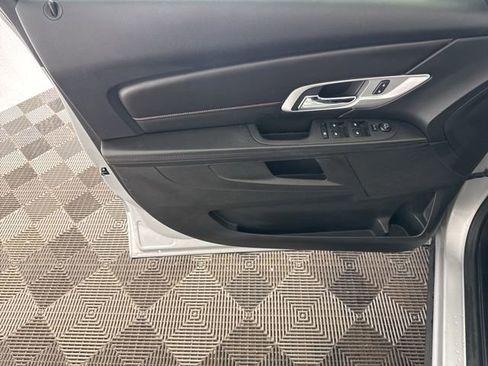 Used 2017 GMC Terrain SLE image 23