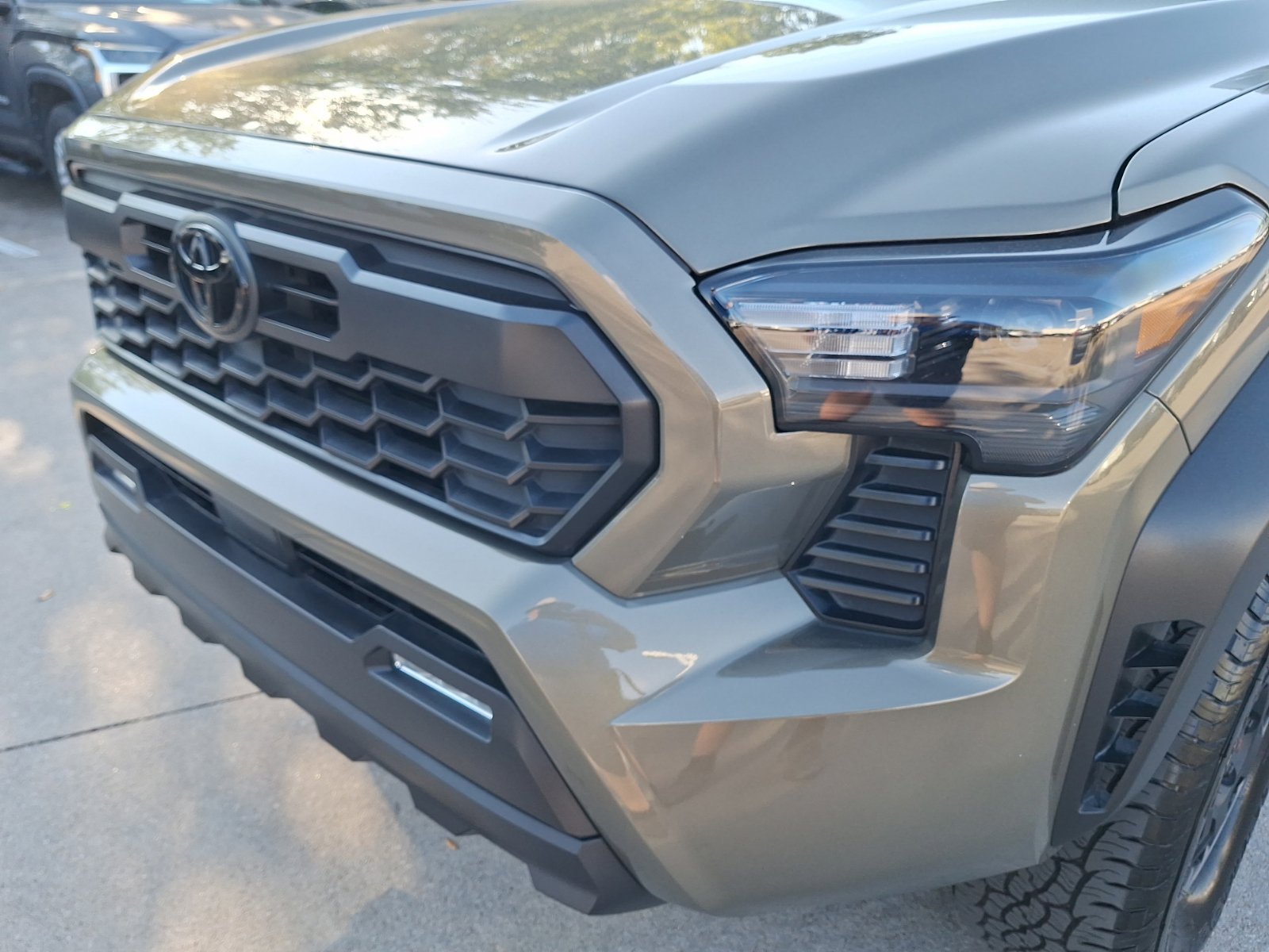 Used 2025 Toyota Tacoma TRD Off-Road AWD/4WD image 10