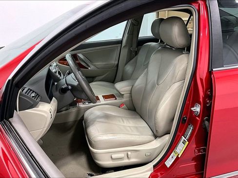 Used 2011 Toyota Camry XLE w/ XLE Extra-Value Pkg #2 image 33