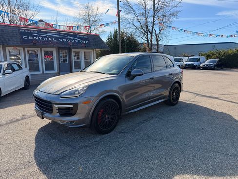 Used 2016 Porsche Cayenne GTS image 2